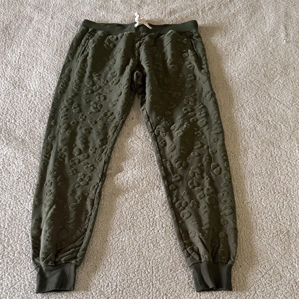 Theo and Spence Stylish Textured Olive Joggers for Women Medium
